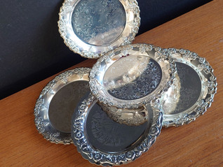 Vintage lasinalunen hohtavaa metallia 5 kpl