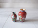Cloisonne punainen pieni maljakko 2 kpl 1970-luku