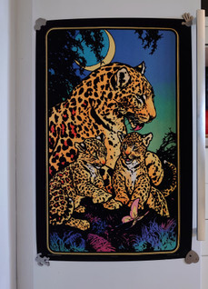 Vintage samettijuliste Western Graphics Leopard and cubs -  leopardi ja pennut