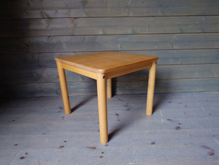 Pieni pöytä Aarnon Puu Oy 