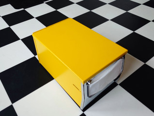 Keltainen servettiautomaatti