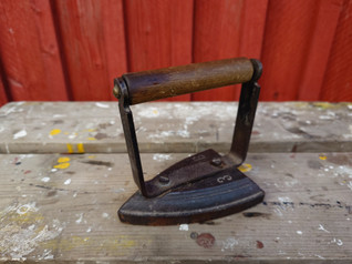 Valurauta pieni silitysrauta 3 B