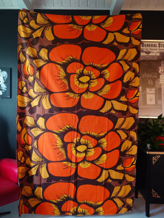 Fin-Helen Paulan kukka oranssi verhokangas 2 kpl 1970-luku