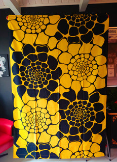 Fin-Helen Käräjäkivet keltainen vintage pöytäliina