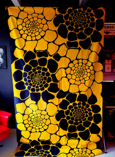 Fin-Helen Käräjäkivet keltainen vintage verho 2 kpl