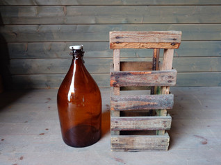 10 litran olutpullo ja puukori