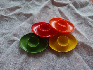Retro munakuppi keltainen, vihreä, oranssi ja punainen