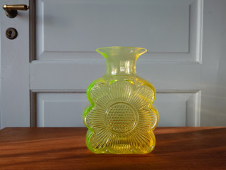 Riihimäki Amuletti maljakko keltainen uraanilasi 