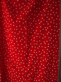 Punainen sydänkappa / kangas 3,8 metriä