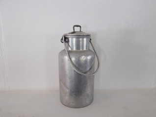 Vanha hinkki / maitokannu 2 litraa alumiinia