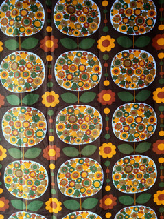 Retro oranssinvihreä kapea kukkaverho