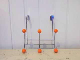 Oranssi metallinaulakko