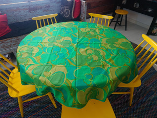 Vihreä pyöreä pöytäliina vintage
