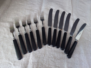 Fiskars luupäinen musta haarukka ja veitsi 12 kpl