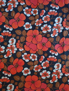 Oranssi - ruskea - musta retro kukkakangas 1970-luku