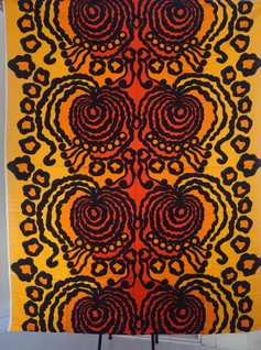 Tampella oranssi-musta-keltainen retro verho 2 kpl Kristiina Koskivuori