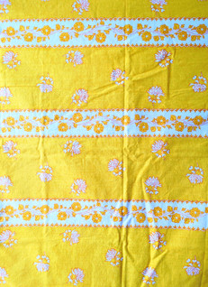 Keltainen kukkakangas pala