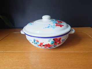 Emalikulho kukkakuvio kannella