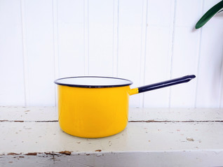 Keltainen emalikasari