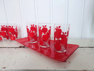 Riihimäki punainen lasitarjotin ja retro mehulasi 6 kpl
