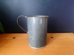 Metallinen vanha kruunumitta / kappa 1 litra