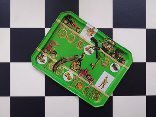 Vihreä vintage metallinen tarjotin