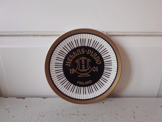 Arabia Hellas piano seinälautanen 