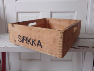 SIRKKA vanha puulaatikko kahvoilla