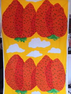 Marimekko Mansikkavuoret 1971 kangas 2,85m