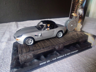 007 James Bond auto pienoismalli BMW Z8 The world is not enough