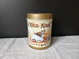 Kis-Kis peltipurkki 