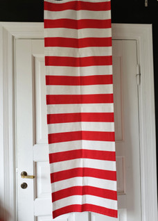 Marimekko Fujiwo Ishimoto Korsi pieni pöytäliina / kappaverho punainen