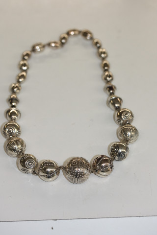 halikonkääty hopeaa