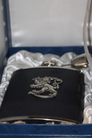 Jättikokoinen leijona taskumatti