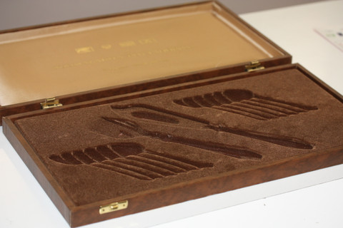 Keinonahka päällysteinen rasia