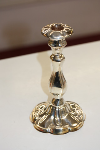 korkea kynttilänjalka