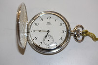 Hopeakuorinen taskukello vaakunakuviolla