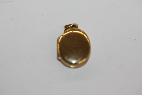 kultainen medaljonki