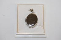 valkokultainen medaljonki