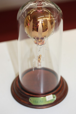 Lasinen kuumailmapallokoriste