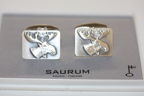 kalvosinnapit hirvenpäällä