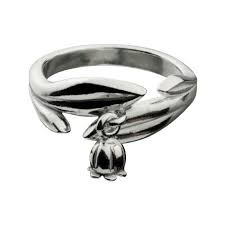 hopeinen kielosormus