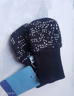 Yökaupunki Baby Mittens