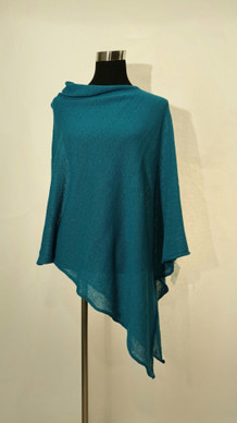 Poncho, valmistettu Suomessa.