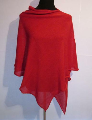 Poncho, valmistettu Suomessa.