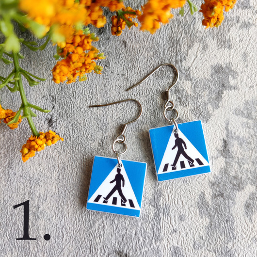 Liikennemerkkikorvakorut01M