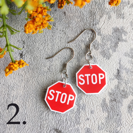 Liikennemerkkikorvakorut01M