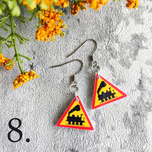 Liikennemerkkikorvakorut01M