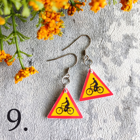 Liikennemerkkikorvakorut01M