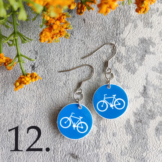 Liikennemerkkikorvakorut01M